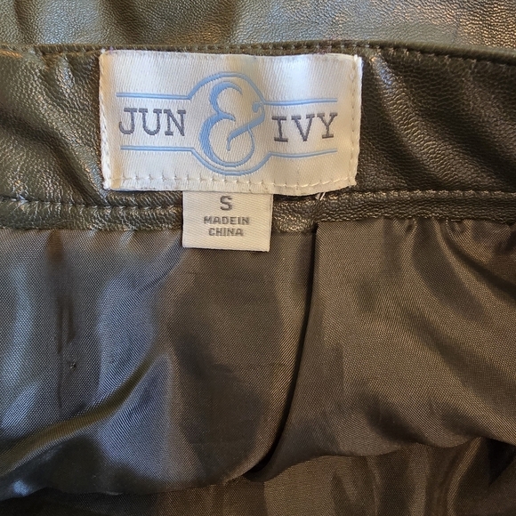 JUN & IVY Womens Olive Faux Leather Vegan Mini Skirt Size Small - Picture 3 of 7